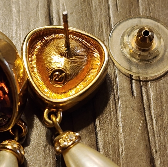 Swarovski purple crystal with faux drop earrings - Picture 3 of 3